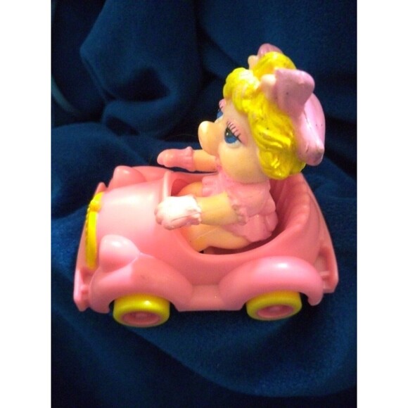 1986 Muppet Babies McDonald's Happy Meal #3 Miss Piggy with Car - Picture 1 of 5